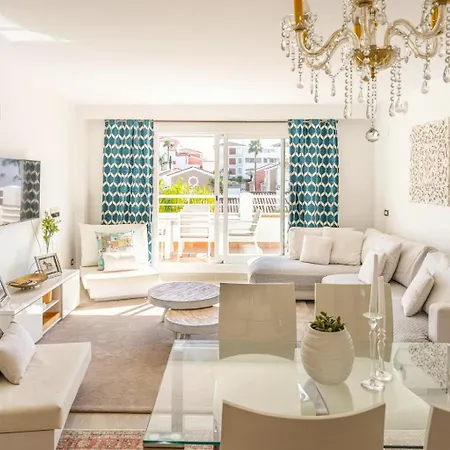 New Golden Mile 2br Pool, Terrace, Parking Lejlighed *