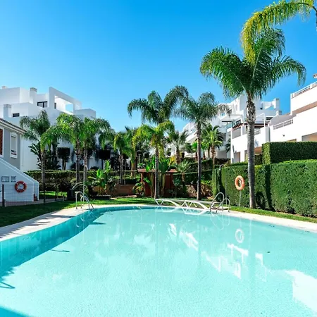 New Golden Mile 2br Pool, Terrace, Parking Lejlighed Estepona