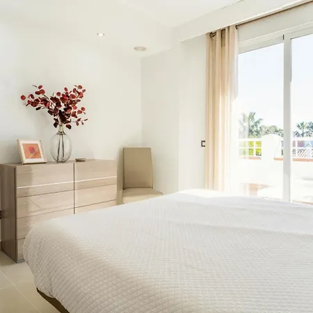 New Golden Mile 2br Pool, Terrace, Parking Lejlighed Estepona