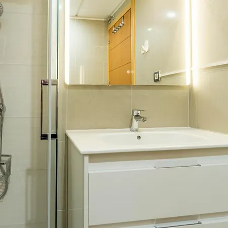 Lejlighed New Golden Mile 2br Pool, Terrace, Parking